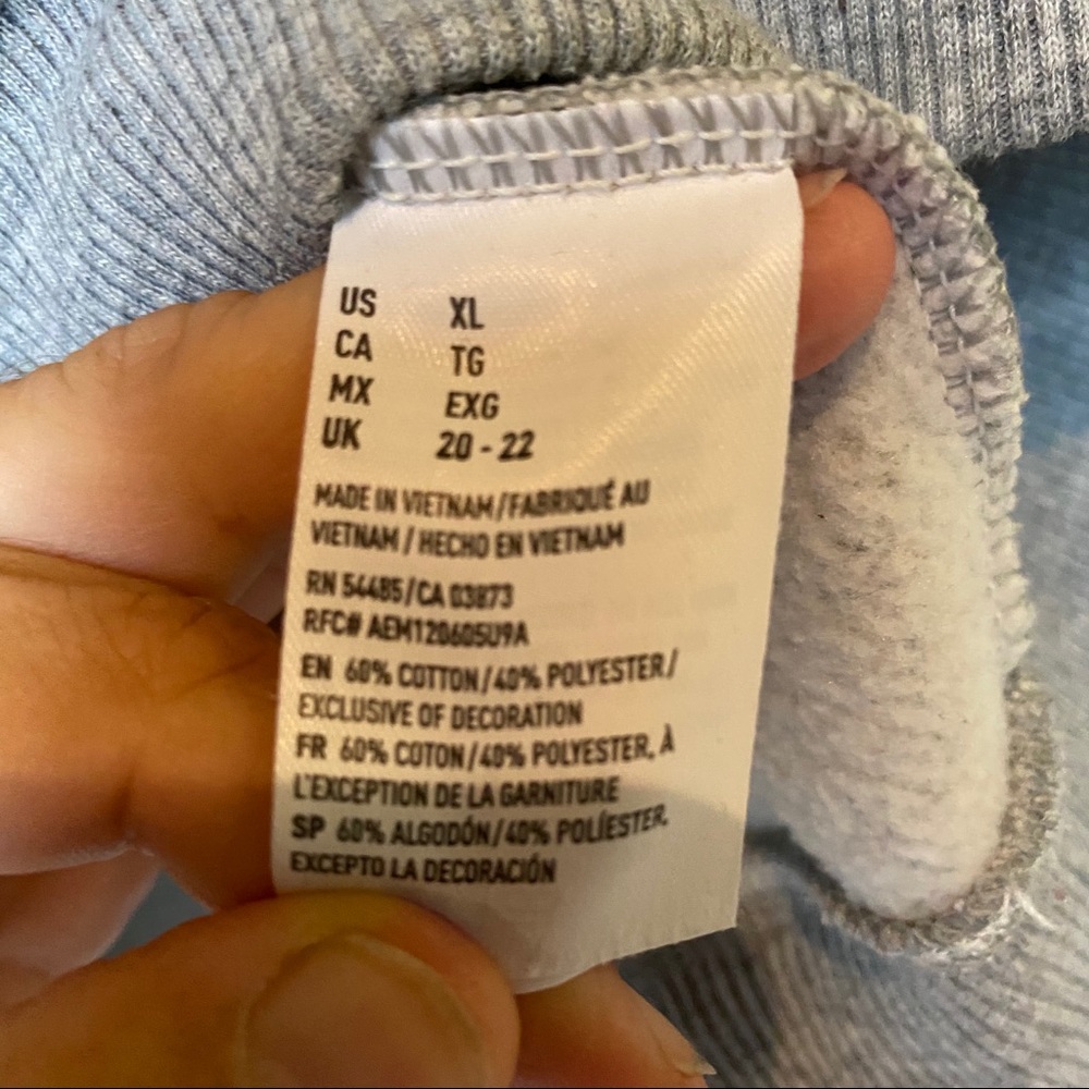American Eagle gray sequin penguin sweatshirt - Picture 4 of 4
